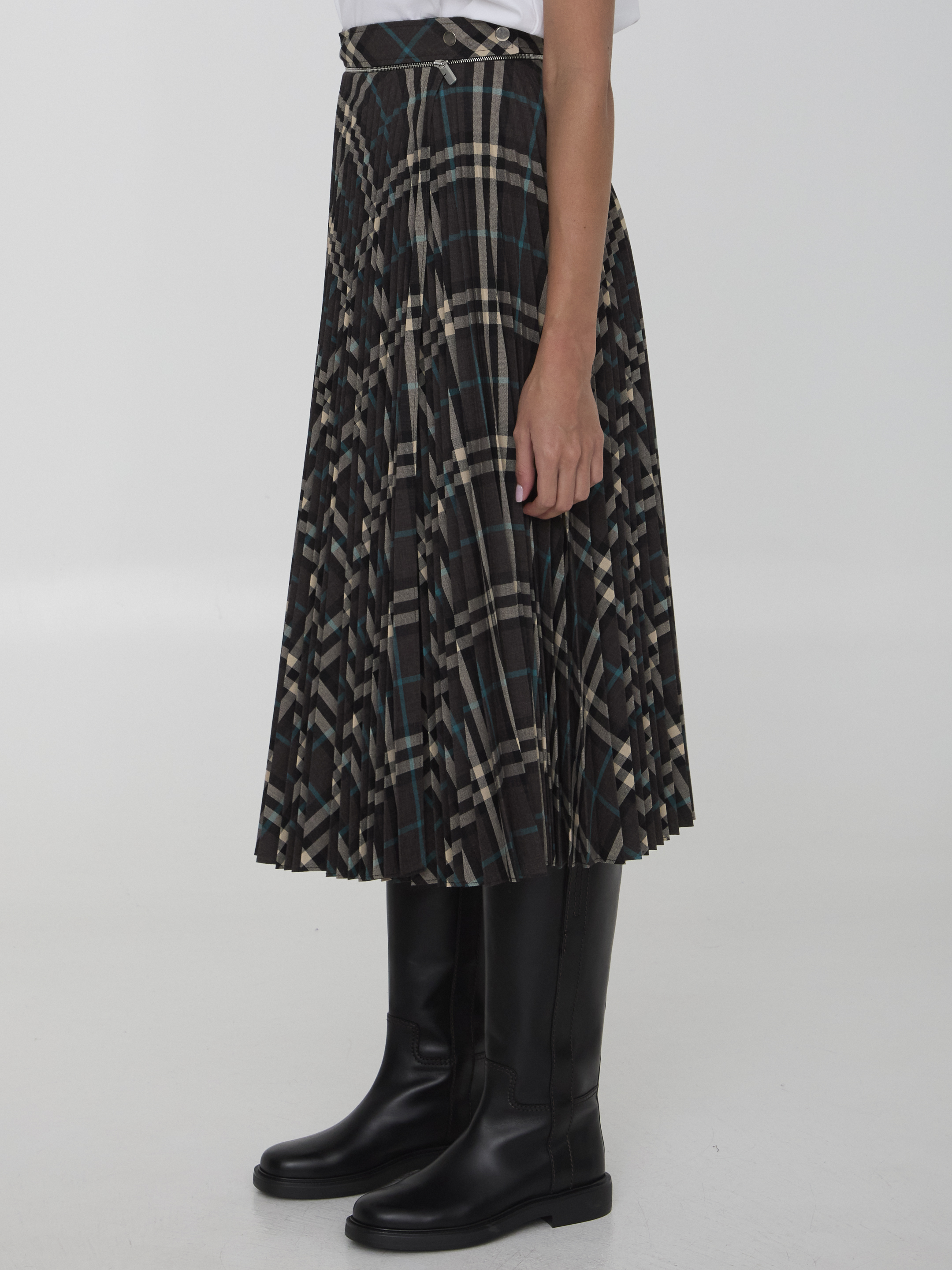 Check pleated skirt hover