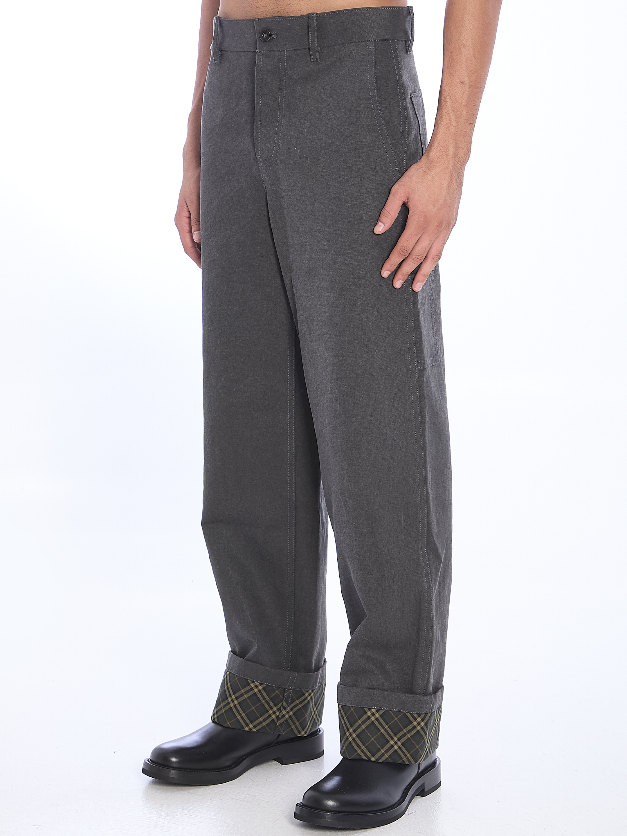 Carpenter trousers hover