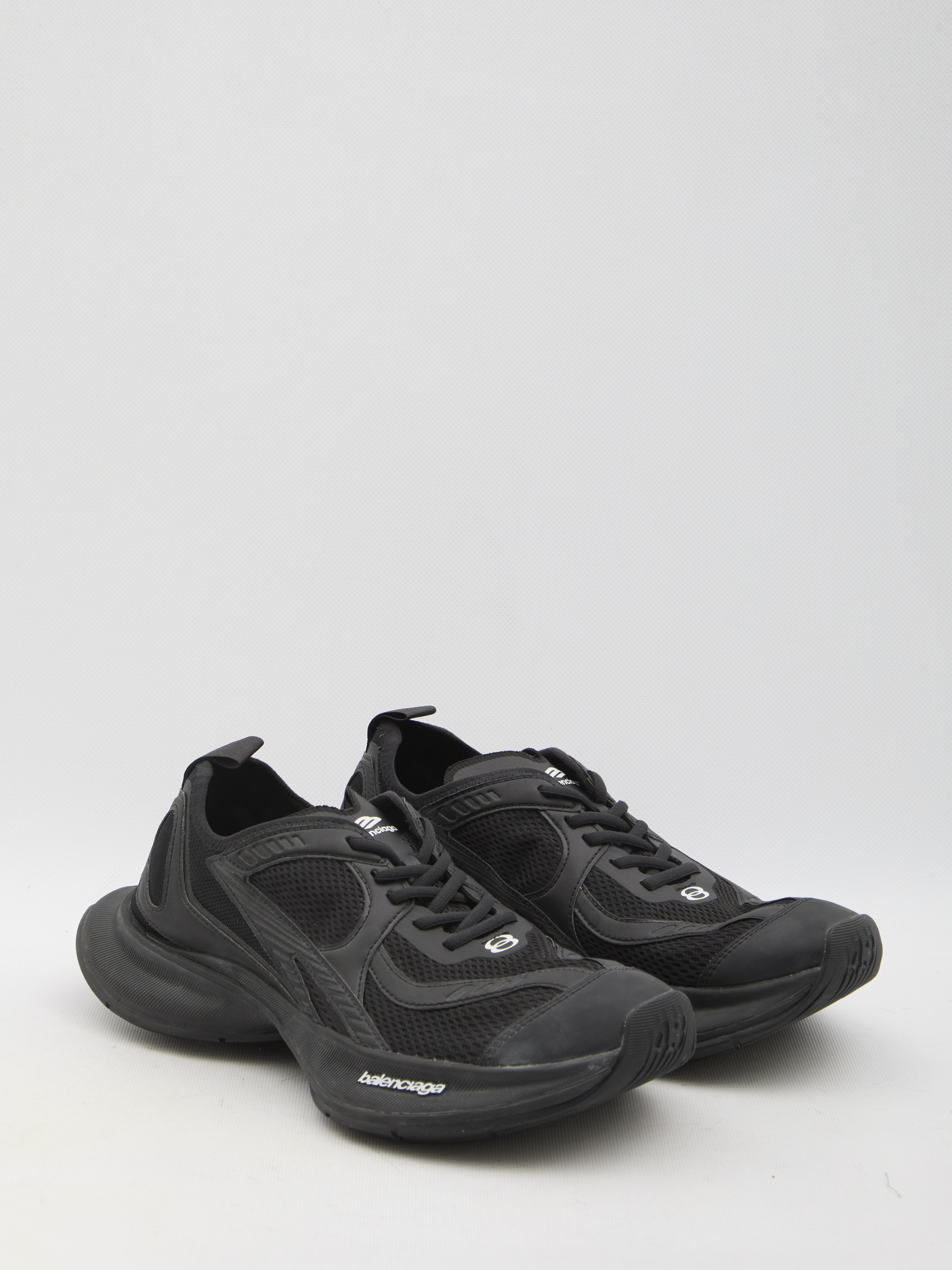 Circuit sneakers hover